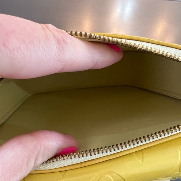 Great shape other then some slight discoloration on the back from storage. - Picture 8 of 10